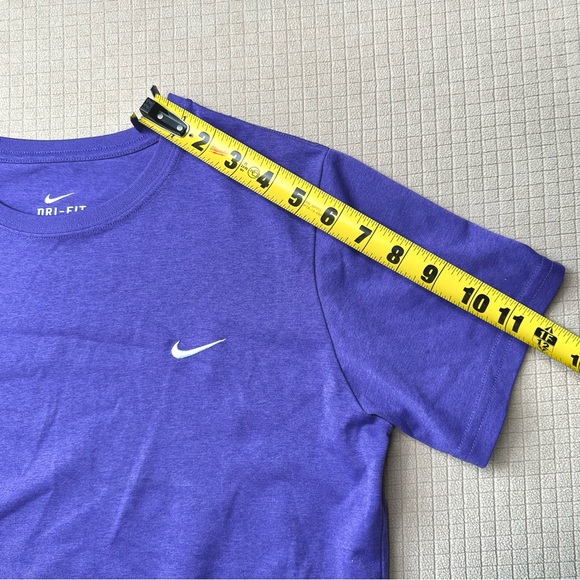 Nike Dri-Fit T Shirt Womens M Short Sleeve Moisture Wicking Stretch Scoop Neck - Picture 9 of 10